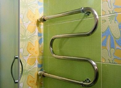 Установить полотенцесушитель в ванной комнате дома в Москве