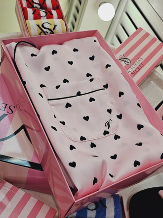 Домашняя одежда Виктория Сикрет с сердечками