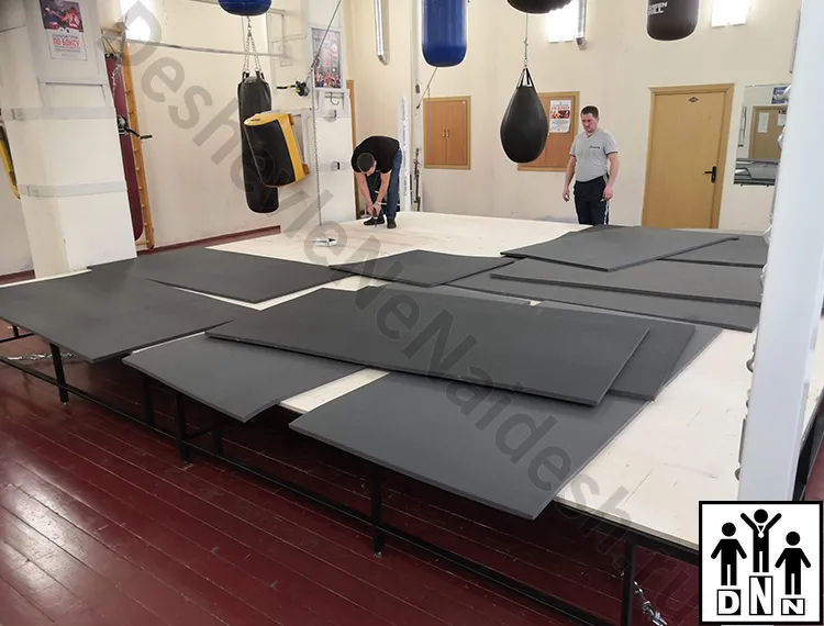 Монтаж ринга на помосте