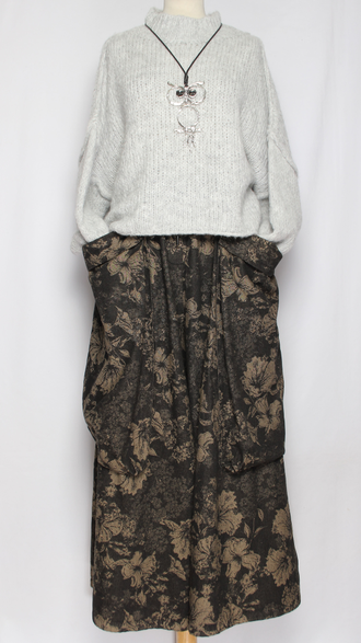 БРЮКИ-ЮБКА джинс-гобелен "КРЕАТИВНЫЕ КАРМАНЫ" крупные цветы синии, черные р.46-54