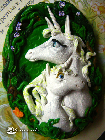 Сказочная подвеска "Единороги существуют!" с парой белоснежных единорогов