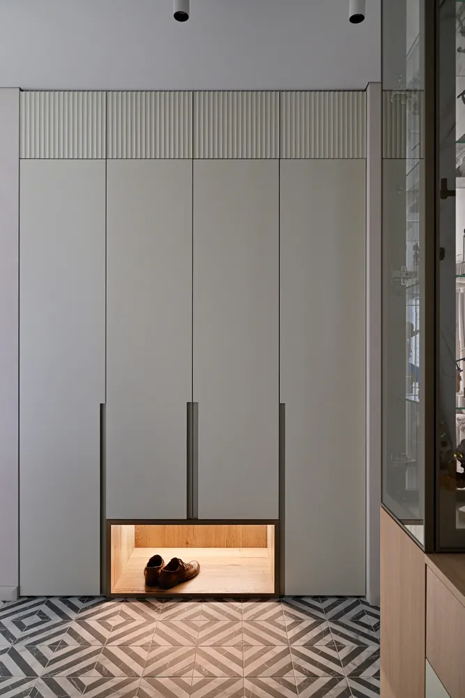 Гардеробный шкаф в покрытии белая эмаль