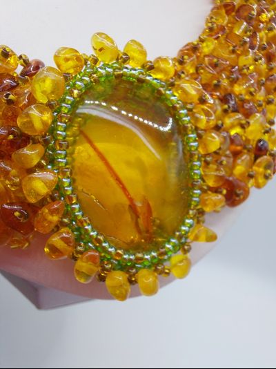 Колье из Чешского бисера и натурального янтаря 11014