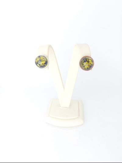 Серьги-гвоздики с зеленым янтарем