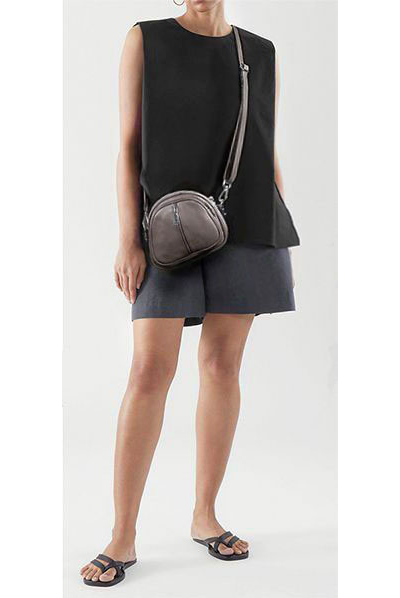 (АРТИКУЛ: 8507/1/8) СУМКА ЖЕНСКАЯ МАЛЕНЬКАЯ, НАТУРАЛЬНАЯ КОЖА, ТЕМНО-БЕЖЕВАЯ, ТРИ ОТДЕЛЕНИЯ, С ДЕКОРАТИВНОЙ МОЛНИЕЙ, ДЛИННЫЙ РЕМЕНЬ ЧЕРЕЗ ПЛЕЧО