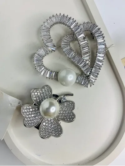 Брошь-зажим с жемчугом в ассортименте