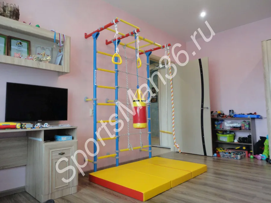 ШВЕДСКАЯ СТЕНКА ROMANA KARUSEL S7^ цвет металла красный+голубой, ступени массажные + детский боксерский набор красно-желтого цвета