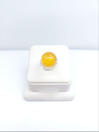 Кольцо без оправы с желтым янтарем