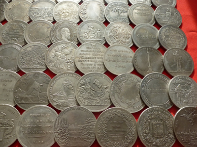 55 настольных памятных царских медалей диаметром 50-55 мм, без повторов! Копии высшего качества!