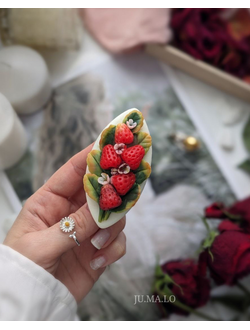 ВЕТОЧКА ЗЕМЛЯНИКИ