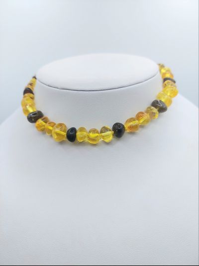 Детские бусы из обработанного янтаря через узелок арт.12