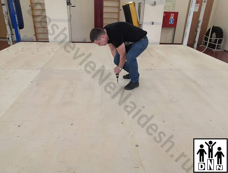 Монтаж ринга на помосте