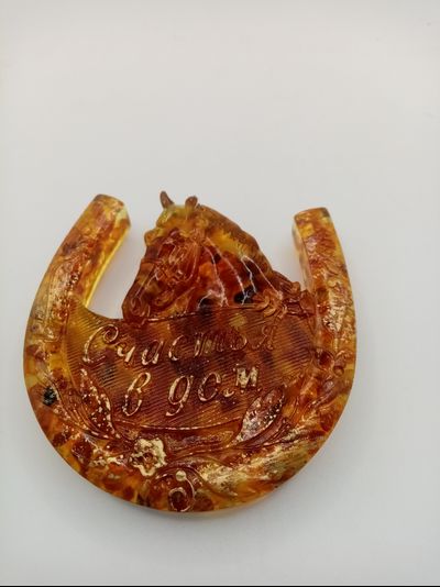 Магнит подкова с лошадью.