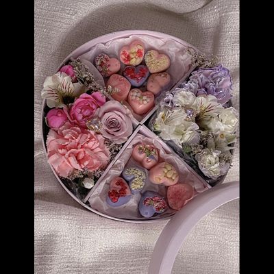 Конфеты шоколадные с цветами