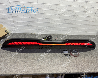 Спойлер верхний Toyota Land Cruiser 200 с подсветкой LED