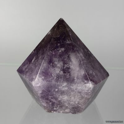 Аметист, обработан в виде кристалла. 75*70*70мм