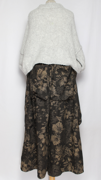 БРЮКИ-ЮБКА джинс-гобелен "КРЕАТИВНЫЕ КАРМАНЫ" крупные цветы синии, черные р.46-54