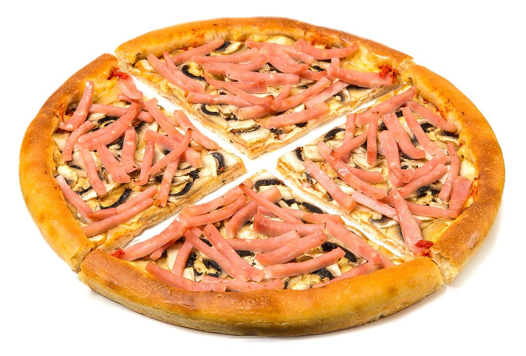 Сливочный соус для пиццы. Средняя пицца. Пицца с ветчиной рецепт. Пицца с ветчиной. Пицца ветчина и грибы.