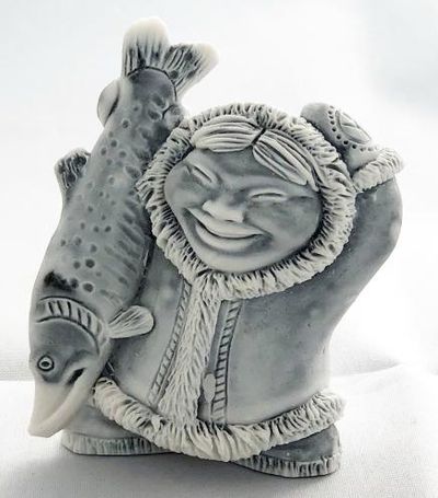 Сувенир ДЕВОЧКА С РЫБИНОЙ.ОПТ