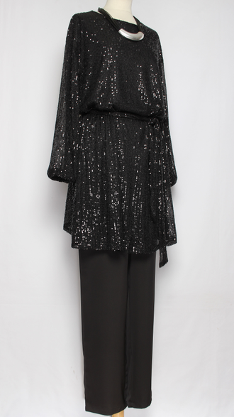 ПЛАТЬЕ-ТУНИКА НАРЯДНОЕ "РАСКЛЕШЕННОЕ ПАЙЕТКИ" черное р.46,50,52,54,58