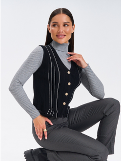 Жилет вязаный на пуговицах