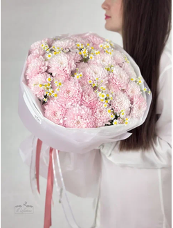 Сборный букет с хризантемой и танацетумом