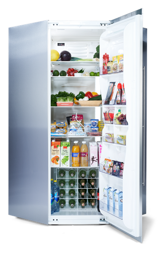Встраиваемый угловой холодильник с дверью в дизайне кухонного гарнитура