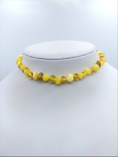 Детские бусы из обработанного янтаря через узелок арт.10