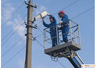 Замена уличного светильника возле частного дома и дачи в Москве ИВАНМАСТЕР