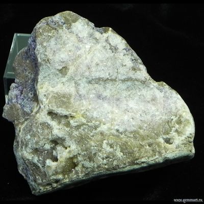 Флюорит (ратовкит) на буром кварците