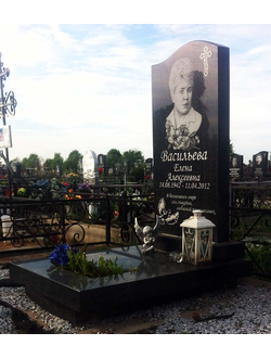 Надгробная плита №9