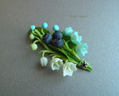 Заколка/брошь "Ландыши с черникой".