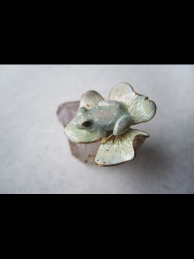 Кольцо с клевером и лягушкой "Принцесса Ия на листе Морока Трифолиума"