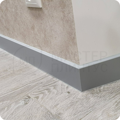 Плинтус ХДФ Dollken Cubu Flex Life 80мм Х 2,5 м 1012/1202 Серый в интерьере 2