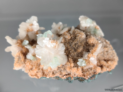 Флюорапофиллит, стильбит, гейландит. 125*80*60мм