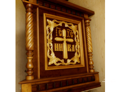 Деревянный жертвенник в храм