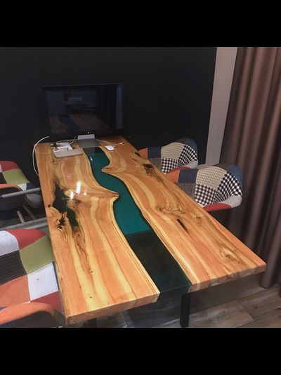 стол река из розовой акации