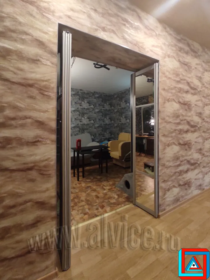 В сложенном состоянии створки не выходят за габариты стен