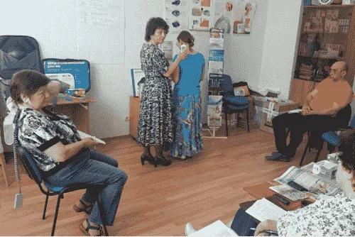 "Медицинская школа" в Екатеринбургском ДЭНАС-центре. Школу ведет врач И.Г. Минцева.