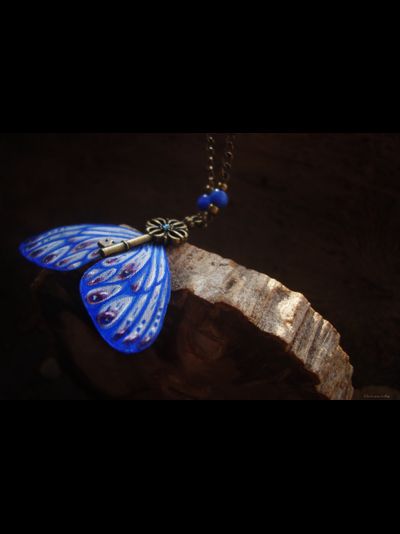 "Ключик от неба", бохо-подвеска с сапфиром и шёлковыми крылышками феи