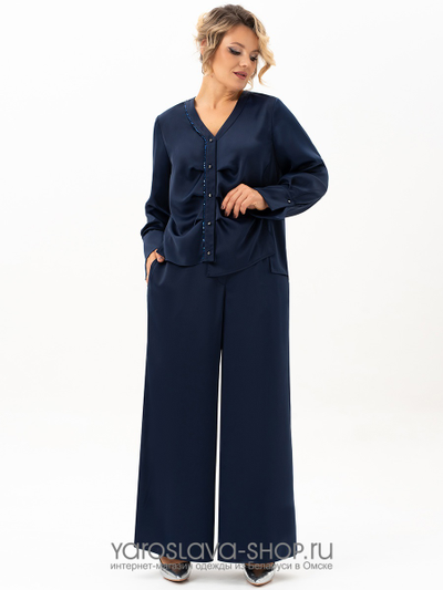 Нарядный брючный костюм в синем цвете