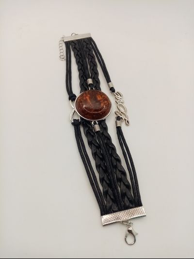 Браслет кожаный с кабошоном.