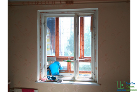 Демонтаж двухстворчатого деревянного окна