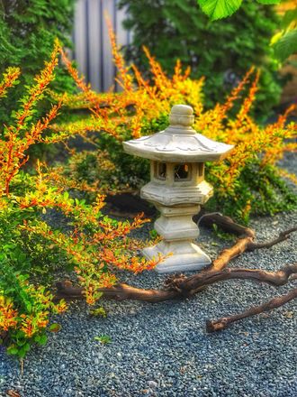Японский фонарь для сада из бетона
