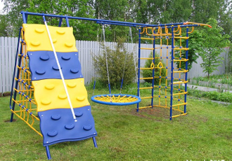 Модель №9 со скалодромом и качелями гнездо
