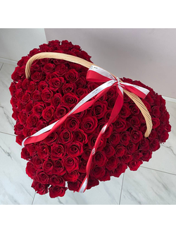 КОРЗИНА СЕРДЦЕ ИЗ 175 РОЗ