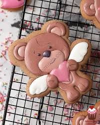 Трафарет+форма «Мишка с крылышками»