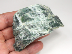 Серпентин, необработанный, дикий образец, Россия, КЧР, Урупский район (82*44*38 мм, 128 г) №37611