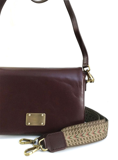 (АРТИКУЛ: 9735/0/42) СУМКА ЖЕНСКАЯ, НЕБОЛЬШАЯ, НАТУРАЛЬНАЯ ГЛАДКАЯ КОЖА, КОРИЧНЕВАЯ С КРАСНОВАТЫМ ОТТЕНКОМ, С ДВУМЯ ПЛЕЧЕВЫМИ РЕМНЯМИ