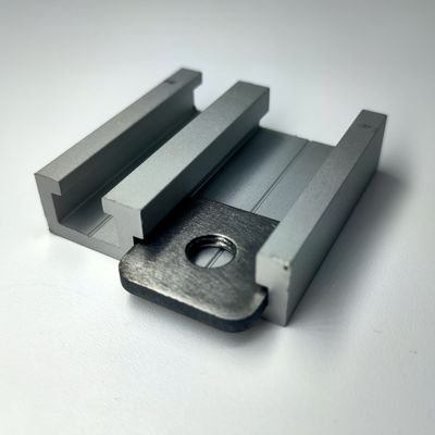 Сухарь М8 в паз 19,3 мм.